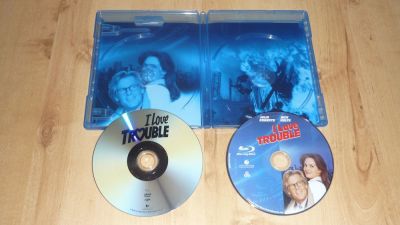 A zűr bajjal jár (BD + DVD)
