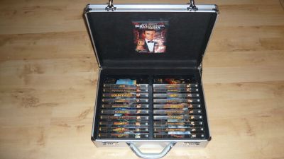James Bond gyűjtemény ügynöktáska (40 + 1 DVD)
