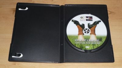 Kipurcant a bébicsősz, anyának egy szót se!
